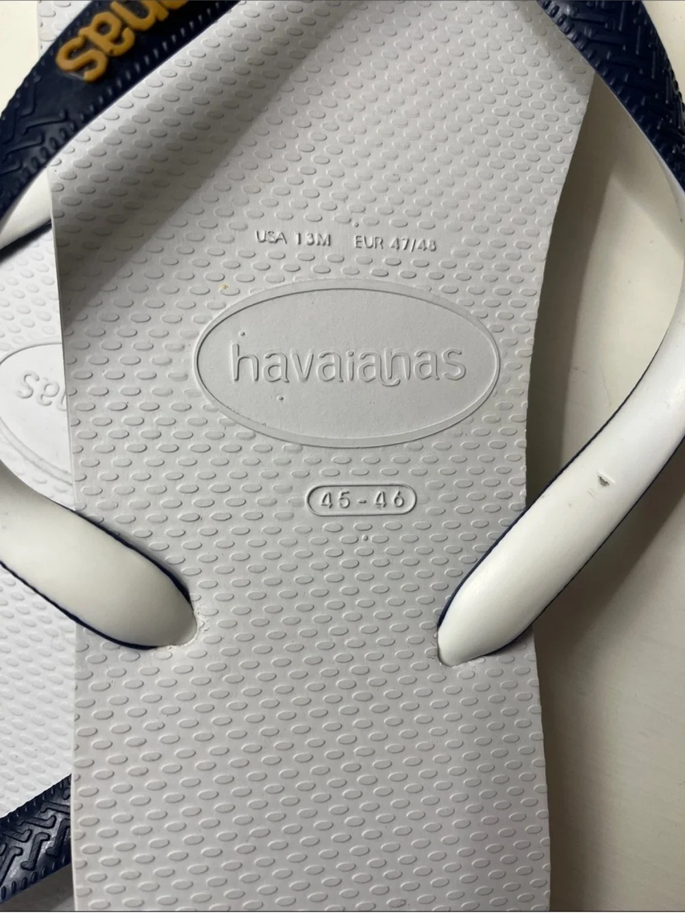 Men’s white with Navy Havaiana plop flops with Brazil flag